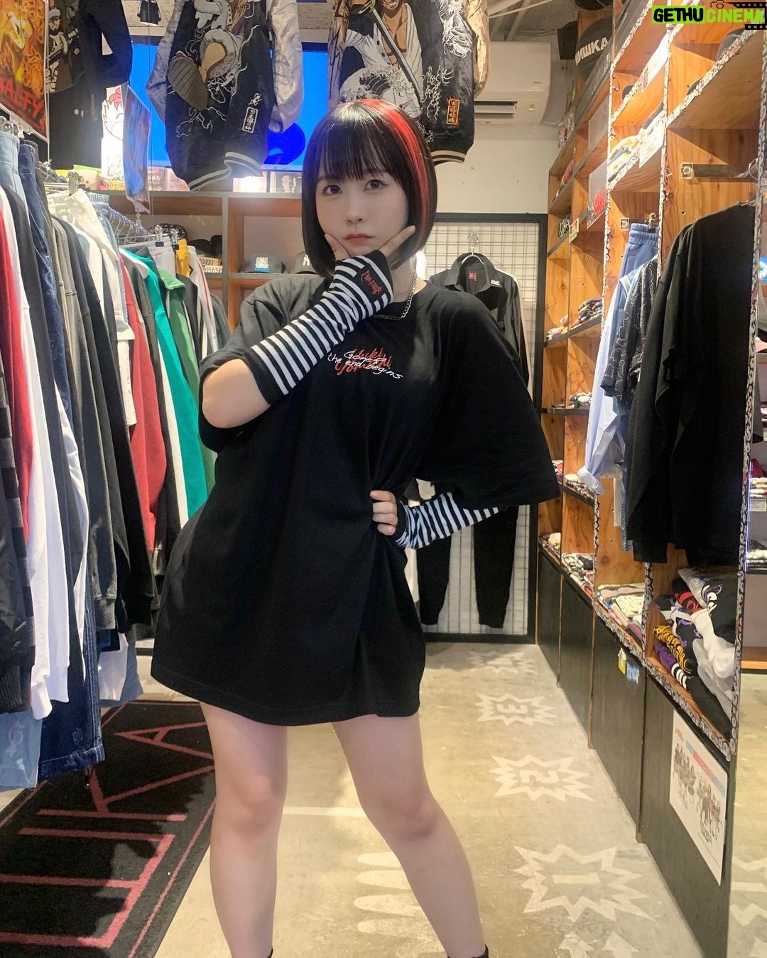 Yuki Yomichi Instagram - 本日は ゲキクロにて一日店長イベでした❤️ ご来店ありがとございましたッ!✨ きょうも暑かったねー☀️ #写真好きな人と繋がりたい #ポートレート #声優 #youtuber #ファインダー越しの私の世界 #ポートレート女子 #オフショット #バイク女子 #バイク好きな人と繋がりたい #バイク #ライダー #バイク乗りと繋がりたい #ゲキクロ #激ロック #ゲキロッククロージング #コラボ #渋谷 #アパレル #ロックファッション #パンクファッション #一日店長