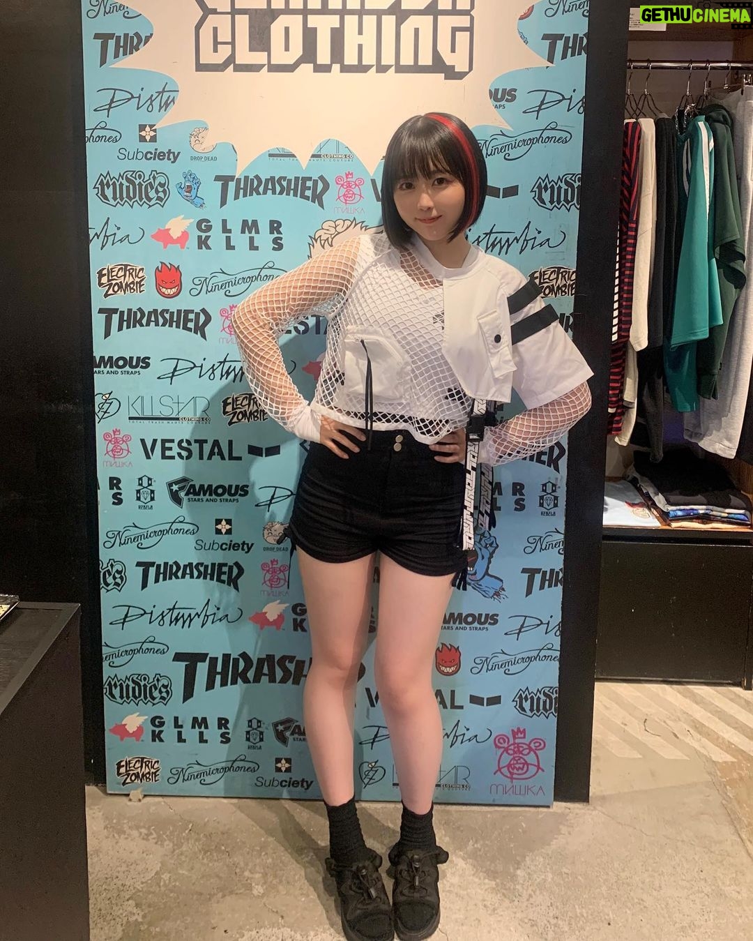 Yuki Yomichi Instagram - 本日は ゲキクロにて一日店長イベでした❤️ ご来店ありがとございましたッ!✨ きょうも暑かったねー☀️ #写真好きな人と繋がりたい #ポートレート #声優 #youtuber #ファインダー越しの私の世界 #ポートレート女子 #オフショット #バイク女子 #バイク好きな人と繋がりたい #バイク #ライダー #バイク乗りと繋がりたい #ゲキクロ #激ロック #ゲキロッククロージング #コラボ #渋谷 #アパレル #ロックファッション #パンクファッション #一日店長