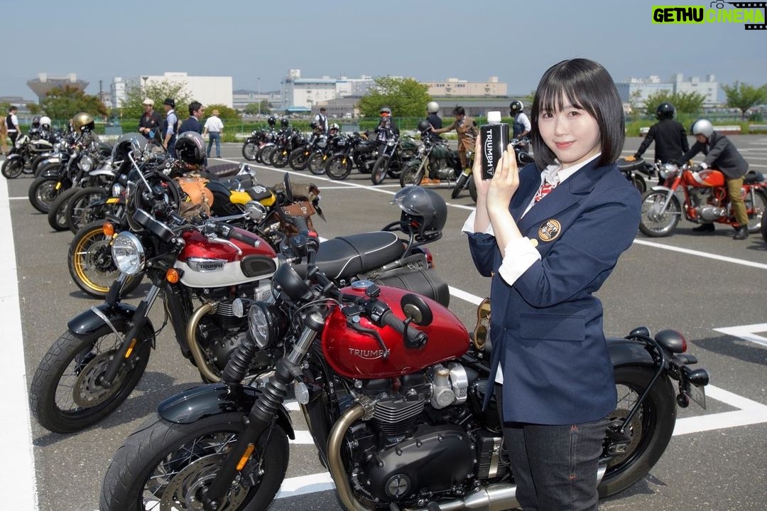 Yuki Yomichi Instagram - バイク200台でパレードラン❗️ チャリティーイベント「ジェントルマンズライド」に参加してみました☺️ バイクのニュースで詳しく書いてるのと、画像も盛りだくさんなのでぜひご覧くださいね💕 「夜道雪のちょっと寄り道」で検索❗️ こちら🔻 https://t.co/d0GEmNbGAB #写真好きな人と繋がりたい #ポートレート #声優 #youtuber #ファインダー越しの私の世界 #ポートレート女子 #オフショット #バイク女子 #バイク好きな人と繋がりたい #バイク #ライダー #バイク乗りと繋がりたい #ジェントルマンズライド #ユニオンジャック #パレードラン #ツーリング#triumph #トライアンフ #トライアンフ女子 #ボバー #イギリス #バイクのニュース