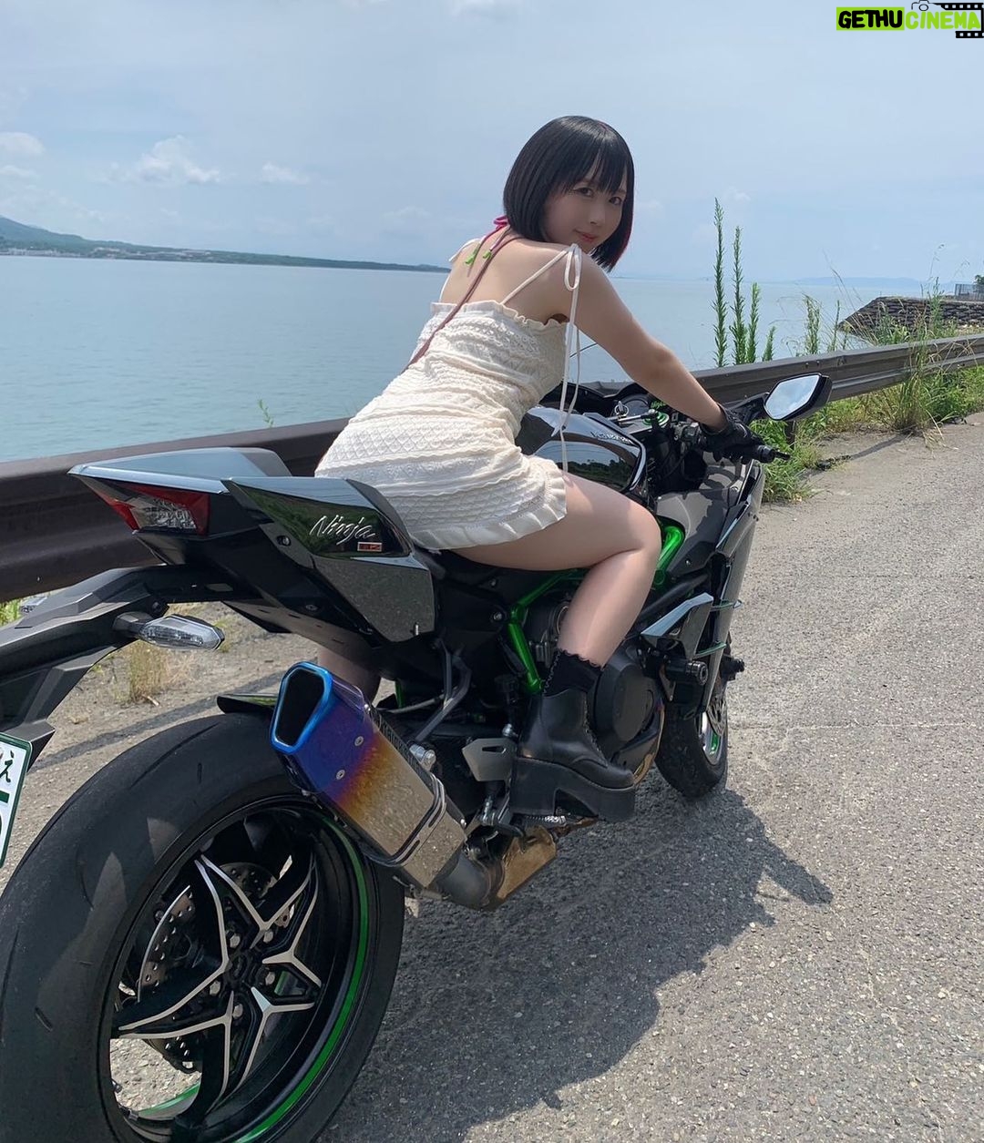 Yuki Yomichi Instagram - #写真好きな人と繋がりたい #ポートレート #声優 #youtuber #ファインダー越しの私の世界 #ポートレート女子 #オフショット #バイク女子 #バイク好きな人と繋がりたい #バイク #ライダー #バイク乗りと繋がりたい #車 #車乗りと繋がりたい #車好きな人と繋がりたい #車好き グラビア #グラビアアイドル #グラビア撮影 #カワサキ #カワサキバイク #カワサキ女子 #h2 #ninjah2