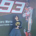 Yuki Yomichi Instagram - 遅くなりましたが… #MotoGP 日本GP 昨日はプラクティスの初日でした✨ わたくしは Motoステージにて場内ナビゲーターをしておりました！ 決勝まで一緒に選手を応援しましょうね！ プラクティスの時点で迫力が凄すぎる！ 今日明日の、予選、スプリント、決勝を楽しみましょう☺️ #motogp #motogp2023 #motogp_jp #モビリティリゾートもてぎ #もてぎ #写真好きな人と繋がりたい #ポートレート #声優 #youtuber #ファインダー越しの私の世界 #ポートレート女子 #オフショット #バイク女子 #バイク好きな人と繋がりたい #バイク #ライダー #バイク乗りと繋がりたい #車 #車乗りと繋がりたい #車好きな人と繋がりたい #車好き グラビア