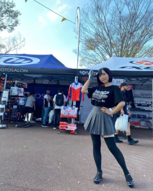 Yuki Yomichi Instagram - 遅くなりましたが…

#MotoGP 日本GP
昨日はプラクティスの初日でした✨

わたくしは Motoステージにて場内ナビゲーターをしておりました！
決勝まで一緒に選手を応援しましょうね！

プラクティスの時点で迫力が凄すぎる！

今日明日の、予選、スプリント、決勝を楽しみましょう☺️

#motogp #motogp2023
#motogp_jp #モビリティリゾートもてぎ #もてぎ #写真好きな人と繋がりたい #ポートレート #声優 #youtuber #ファインダー越しの私の世界 #ポートレート女子 #オフショット  #バイク女子 #バイク好きな人と繋がりたい #バイク #ライダー #バイク乗りと繋がりたい #車 #車乗りと繋がりたい #車好きな人と繋がりたい #車好き グラビア