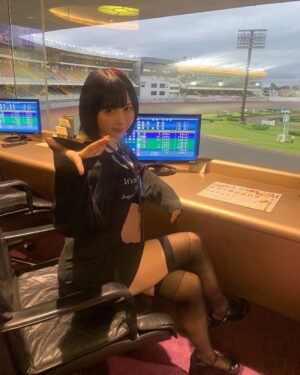 Yuki Yomichi Instagram - 川口オートレース場にてトークショー！
思い出達を載せます

 #写真好きな人と繋がりたい #ポートレート #声優 #youtuber #ファインダー越しの私の世界 #ポートレート女子 #オフショット  #バイク女子 #バイク好きな人と繋がりたい #バイク #ライダー #バイク乗りと繋がりたい #車 #車乗りと繋がりたい #車好きな人と繋がりたい #車好き グラビア　#グラビアアイドル #グラビア撮影 #川口オートレース #川口オートレース場 #オートレース #オートレース好きな人と繋がりたい #川口 #川口市 #公営ギャンブル #バイク女子