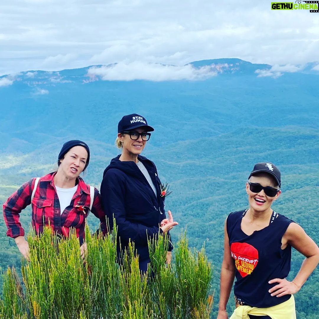 Yumi Stynes Instagram - A cup-filling weekend away in the Blue Mountains to celebrate @_sarahwilson_'s looming departure overseas š„² and cover more than 26km of genuinely challenging/ dangerous terrain, fall in mud, laugh deeply (all the way to my cervix) and bathe in pita bread. 1. The crew, the whole crew and nothing but the crew. 2. @_sarahwilson_ and our grumpy 15-year-old @jessmillersydney who sulked and kicked gravel and mumbled. 3. The view from our stunning digs @cloud.parade.leura 4. @timbrownmeditation made sure I didn't get left behind in the jungle 5. The ironically closed Wikileaks Cafe. Baffling. If you know, explain it to me. 6. Seriously, it's like Jurassic Park in there! š¦ #BlueMountains 7. I'm filthy but @jeaninebribosia = immaculate. 8. The Ceremony of Giving. How does one gift to a minimalist? 9. Beverly the Doll and Shadow Beverly! šŖ 10. Yumi, Patti, Jeanine, Sarah and Jess. This was taken before any of us had gotten lost/exhausted/off-piste. How young and fresh-faced we were! š¤£
