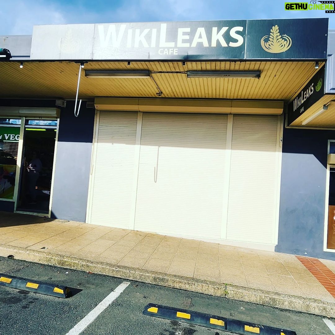 Yumi Stynes Instagram - A cup-filling weekend away in the Blue Mountains to celebrate @_sarahwilson_'s looming departure overseas š„² and cover more than 26km of genuinely challenging/ dangerous terrain, fall in mud, laugh deeply (all the way to my cervix) and bathe in pita bread. 1. The crew, the whole crew and nothing but the crew. 2. @_sarahwilson_ and our grumpy 15-year-old @jessmillersydney who sulked and kicked gravel and mumbled. 3. The view from our stunning digs @cloud.parade.leura 4. @timbrownmeditation made sure I didn't get left behind in the jungle 5. The ironically closed Wikileaks Cafe. Baffling. If you know, explain it to me. 6. Seriously, it's like Jurassic Park in there! š¦ #BlueMountains 7. I'm filthy but @jeaninebribosia = immaculate. 8. The Ceremony of Giving. How does one gift to a minimalist? 9. Beverly the Doll and Shadow Beverly! šŖ 10. Yumi, Patti, Jeanine, Sarah and Jess. This was taken before any of us had gotten lost/exhausted/off-piste. How young and fresh-faced we were! š¤£