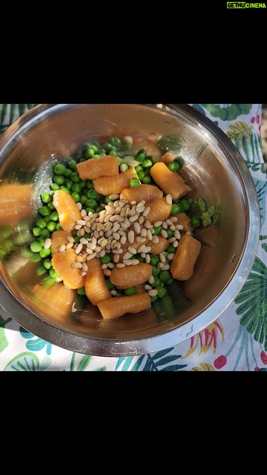 Yumi Stynes Instagram - Ages ago I made a big batch of sweet potato gnocchi and froze it in single serve portions. GOD I LOVE PAST ME, SO ORGANISED AND SO CARING OF FUTURE ME π€ π₯° Peas (boiled with the gnocchi), freshly toasted pine nuts and later, some chopped and slightly mashed PERFECT π₯ AVOCADO π₯ served with more cheese and ground pepper!