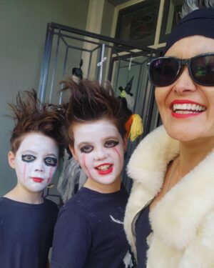 Yumi Stynes Instagram - Big Halloween Kenergy 💪🏽😎

Jacket = @ms.aja.james 

(Anywhere else I'd be a ten)