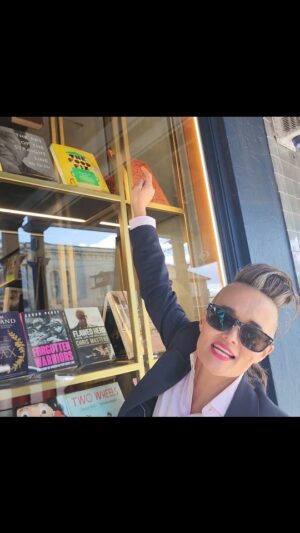 Yumi Stynes Instagram - Time-poor food lovers? Now is your time to shine 🤣

The pics are starting to come through of various LEGENDS cooking recipes from @5minutefoodfix
THE FOOD FIX and they look AMAZING!

Both books are available everywhere 😎 

...you can also follow the link in my bio to buy anything I've authored or co-authored online 💖