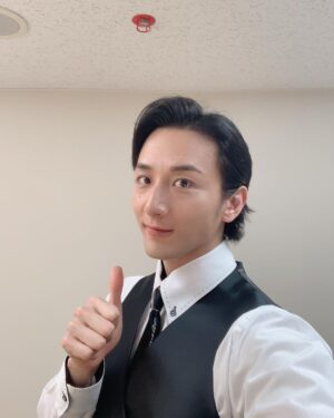 Yusuke Onuki Instagram - A Gift for you無事に幕を閉じました！
素晴らしい皆様に囲まれての贅沢な3日間。幸せでした。
2023年も益々、精進します！

そして、みんなともっと写真撮れば良かった😭
今更後悔💦
配信も、観劇してくださった方も、ありがとうございましたー✨❤️