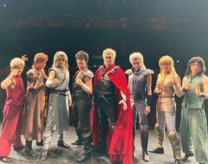 Yusuke Onuki Instagram - 毎日がバタバタとあっという間に過ぎていき💦博多公演も残り3公演となりました。
最後まで心を込めて、演じます。
最後のケンシロウは大千秋楽の平原あーやからのサプライズプレゼント。楽屋に戻ったらケンシロウがプロテインシェイカーに立ち尽くしてました。
てか、改めて見るとケンシロウってやっぱり腕が頭よりでかい💦笑

#北斗の拳
#アタタみゅ
#ケンシロウ

©武論尊・原哲夫／コアミックス 1983 版権許諾証GS-111