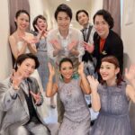 Yusuke Onuki Instagram - 海宝直人コンサート『ATTENTION PLEASE!』 にゲスト出演させて頂きました‼️ 1日だけの2公演。贅沢な時間でした✨ 大尊敬する海宝君、あ、なおくんと一緒に僕のデビューのミュージカル作品、ロミオとジュリエットから、世界の王を歌わせて頂くという幸せ、王家の紋章からは海宝君の歌う『想い儚き』で踊れるという幸せ、そして、いつの日かやってみたい作品『雨に唄えば』からsinging in the rainを歌い踊らせて頂いた幸せ。 あっという間に幸せな時間は過ぎていきました。 また海宝君とも、あ、なおくんとも共演できるように頑張っていきます💪 同い年の1988年ペア、良き友としてこれからもよろしくお願いします🤲✨ #海宝直人 #なおくん #ゆうくん #あてぷり