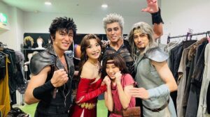 Yusuke Onuki Instagram - ようやく心が落ち着きました。
語りたいことが多すぎて言葉にうまくできるかわかりませんが、とにかく、たくさんの方に支えて頂きました、本当にありがとうございました。

長くなってしまうかもですが、最近感じたことをここに残したく書きます。

福井さんがおっしゃっていたことをふと聞いて、考えていました。
舞台稽古中に客席に座る演出家の石丸さんの横に浅利慶太さんが座っている気がするんです。と。
なんか、無想転生みたいな話だなと。
2000年の歴史をもつ北斗神拳伝承者のケンシロウを演じながら、僕も大貫勇輔として、たくさんの尊敬する先輩や師匠、家族や仲間、応援してくれる人、そういう出会った人たちによって今の僕は形成されています。
だから、何が言いたいかと言うと人は何かしらの伝承者だということ。
それぞれの苦しみや悲しみ、様々な思いを背負い乗り越えて、勇気と愛を持つことで、もしかしたら無想転生のような、奥義、、。人を思う心を手にすることができるのかなと。
このケンシロウという役に出会うことができて、この素晴らしいカンパニー、キャスト、スタッフに出会えたこと、全てが僕の人生の宝物です。
ケンシロウが旅立ったように、これからも僕の旅は続きます。
これからのたくさんの出会いと待ち受ける試練を楽しみに、高みを目指し、日々精進し続けます。
たくさんの愛を込めて。
ありがとうございました。

©武論尊・原哲夫／コアミックス 1983 版権許諾証GS-111