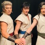 Yusuke Onuki Instagram - ようやく心が落ち着きました。 語りたいことが多すぎて言葉にうまくできるかわかりませんが、とにかく、たくさんの方に支えて頂きました、本当にありがとうございました。 長くなってしまうかもですが、最近感じたことをここに残したく書きます。 福井さんがおっしゃっていたことをふと聞いて、考えていました。 舞台稽古中に客席に座る演出家の石丸さんの横に浅利慶太さんが座っている気がするんです。と。 なんか、無想転生みたいな話だなと。 2000年の歴史をもつ北斗神拳伝承者のケンシロウを演じながら、僕も大貫勇輔として、たくさんの尊敬する先輩や師匠、家族や仲間、応援してくれる人、そういう出会った人たちによって今の僕は形成されています。 だから、何が言いたいかと言うと人は何かしらの伝承者だということ。 それぞれの苦しみや悲しみ、様々な思いを背負い乗り越えて、勇気と愛を持つことで、もしかしたら無想転生のような、奥義、、。人を思う心を手にすることができるのかなと。 このケンシロウという役に出会うことができて、この素晴らしいカンパニー、キャスト、スタッフに出会えたこと、全てが僕の人生の宝物です。 ケンシロウが旅立ったように、これからも僕の旅は続きます。 これからのたくさんの出会いと待ち受ける試練を楽しみに、高みを目指し、日々精進し続けます。 たくさんの愛を込めて。 ありがとうございました。 ©武論尊・原哲夫／コアミックス 1983 版権許諾証GS-111