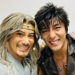 Yusuke Onuki Instagram - ようやく心が落ち着きました。 語りたいことが多すぎて言葉にうまくできるかわかりませんが、とにかく、たくさんの方に支えて頂きました、本当にありがとうございました。 長くなってしまうかもですが、最近感じたことをここに残したく書きます。 福井さんがおっしゃっていたことをふと聞いて、考えていました。 舞台稽古中に客席に座る演出家の石丸さんの横に浅利慶太さんが座っている気がするんです。と。 なんか、無想転生みたいな話だなと。 2000年の歴史をもつ北斗神拳伝承者のケンシロウを演じながら、僕も大貫勇輔として、たくさんの尊敬する先輩や師匠、家族や仲間、応援してくれる人、そういう出会った人たちによって今の僕は形成されています。 だから、何が言いたいかと言うと人は何かしらの伝承者だということ。 それぞれの苦しみや悲しみ、様々な思いを背負い乗り越えて、勇気と愛を持つことで、もしかしたら無想転生のような、奥義、、。人を思う心を手にすることができるのかなと。 このケンシロウという役に出会うことができて、この素晴らしいカンパニー、キャスト、スタッフに出会えたこと、全てが僕の人生の宝物です。 ケンシロウが旅立ったように、これからも僕の旅は続きます。 これからのたくさんの出会いと待ち受ける試練を楽しみに、高みを目指し、日々精進し続けます。 たくさんの愛を込めて。 ありがとうございました。 ©武論尊・原哲夫／コアミックス 1983 版権許諾証GS-111