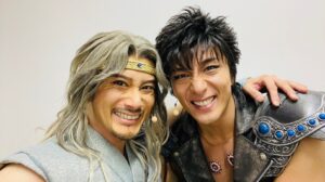 Yusuke Onuki Instagram - ようやく心が落ち着きました。
語りたいことが多すぎて言葉にうまくできるかわかりませんが、とにかく、たくさんの方に支えて頂きました、本当にありがとうございました。

長くなってしまうかもですが、最近感じたことをここに残したく書きます。

福井さんがおっしゃっていたことをふと聞いて、考えていました。
舞台稽古中に客席に座る演出家の石丸さんの横に浅利慶太さんが座っている気がするんです。と。
なんか、無想転生みたいな話だなと。
2000年の歴史をもつ北斗神拳伝承者のケンシロウを演じながら、僕も大貫勇輔として、たくさんの尊敬する先輩や師匠、家族や仲間、応援してくれる人、そういう出会った人たちによって今の僕は形成されています。
だから、何が言いたいかと言うと人は何かしらの伝承者だということ。
それぞれの苦しみや悲しみ、様々な思いを背負い乗り越えて、勇気と愛を持つことで、もしかしたら無想転生のような、奥義、、。人を思う心を手にすることができるのかなと。
このケンシロウという役に出会うことができて、この素晴らしいカンパニー、キャスト、スタッフに出会えたこと、全てが僕の人生の宝物です。
ケンシロウが旅立ったように、これからも僕の旅は続きます。
これからのたくさんの出会いと待ち受ける試練を楽しみに、高みを目指し、日々精進し続けます。
たくさんの愛を込めて。
ありがとうございました。

©武論尊・原哲夫／コアミックス 1983 版権許諾証GS-111