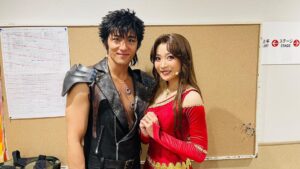 Yusuke Onuki Instagram - ようやく心が落ち着きました。
語りたいことが多すぎて言葉にうまくできるかわかりませんが、とにかく、たくさんの方に支えて頂きました、本当にありがとうございました。

長くなってしまうかもですが、最近感じたことをここに残したく書きます。

福井さんがおっしゃっていたことをふと聞いて、考えていました。
舞台稽古中に客席に座る演出家の石丸さんの横に浅利慶太さんが座っている気がするんです。と。
なんか、無想転生みたいな話だなと。
2000年の歴史をもつ北斗神拳伝承者のケンシロウを演じながら、僕も大貫勇輔として、たくさんの尊敬する先輩や師匠、家族や仲間、応援してくれる人、そういう出会った人たちによって今の僕は形成されています。
だから、何が言いたいかと言うと人は何かしらの伝承者だということ。
それぞれの苦しみや悲しみ、様々な思いを背負い乗り越えて、勇気と愛を持つことで、もしかしたら無想転生のような、奥義、、。人を思う心を手にすることができるのかなと。
このケンシロウという役に出会うことができて、この素晴らしいカンパニー、キャスト、スタッフに出会えたこと、全てが僕の人生の宝物です。
ケンシロウが旅立ったように、これからも僕の旅は続きます。
これからのたくさんの出会いと待ち受ける試練を楽しみに、高みを目指し、日々精進し続けます。
たくさんの愛を込めて。
ありがとうございました。

©武論尊・原哲夫／コアミックス 1983 版権許諾証GS-111