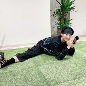 Yusuke Onuki Instagram - 僕が死ぬまで続けたいこと、それは踊り続けること、表現し続けること。
仕事も身体もマインドも充実させたライフスタイルを実現したいと思ってます。
素敵に年を取り、その年その年の踊りや表現をしていきたいと思っています。だからこそ、毎日、1日1日を大切に選択、積み重ねていきたいです。

そのためにできることはいろいろあると思っています。
未来の自分のためになる選択ができるかどうかが大切！
例えば、自分にあったヘアケアを選ぶだけでも、1年後、5年後、10年後の姿は変わると思います。
そんなふうに全ての選択を大切にしていきたいです！

ブラックウルフは、「いつまでも若々しくありたいけど、若作りとは思われたくない」「年相応の自分らしいかっこよさを手に入れたい」そんな男性たちの想いに寄り添い応援してくれるヘアケアブランド。いつまでも自分らしく輝いていたい方、ぜひ手に取ってみてください！

#PR #大正製薬 #ブラックウルフ #blackwolf #シャンプー #エッセンス #うわさの黒いシャンプー #ヘアケア #メンズヘアケア

=============================

●「ブラックウルフ」とは
自分本来の頭皮の活力*に着目して生まれた「ブラックウルフ」は、
独自処方によって今ある黒髪をケア。
黒髪にハリ・コシを与え、立ち上がる強さとボリューム感を与えてくれる。
人の印象を大きく左右する頭髪ケアを通して、
いつまでもアクティブでいたい男たちを応援する。

*毎日のお手入れによる