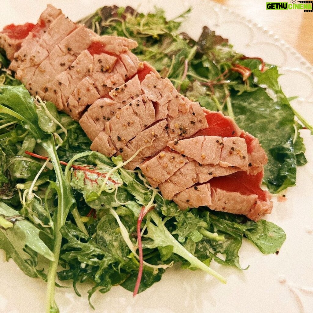 Yusuke Onuki Instagram - 本マグロステーキのサラダ🥗 美味しくできたー❤️ #サラダすきな人と繋がりたい