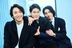 Yusuke Onuki Instagram - 明日、3月22日より『マチルダ』プレビュー公演始まります！
5月6日まで毎公演全力で、魂込めてトランチブル校長演じたいと思います💪
そして、この3人で本当に良かった。辛い時もありましたが、3人で支え合って、楽しみながらここまで来れました！
最後まで応援よろしくお願いします🤲✨

#マチルダ
#トランチブル校長 
#小野田龍之介
#木村達成
#大貫勇輔