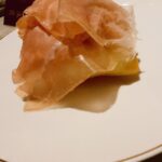 Yusuke Onuki Instagram - 昨夜は夢のような時間を過ごさせて頂きました✨ 六本木ヒルズの大屋根広場特設会場（ロブション前）にて、シャンパンのKRUGのイベントに参加させて頂きました。 なんと、シャンパンと映像と音楽のペアリング⁉️🍾😍 人生で初めての経験でした。五感全てでシャンパンを味わい尽くす至福の時間。 今日から五日間、イベントをしているのでお近くに行かれた時は是非、立ち寄ってみてください‼️ そしてそして、イベントのあとはずっと行きたかったスガラボの須賀シェフのまた別のお店『S』にて3種類のKRUGと素晴らし過ぎる料理のペアリング✨ お料理は全て載せたいのですが、載せきれないので特に美味しかったものたちを。というか、全部美味しかったですが。笑 新いくらの最中 秋田 ファーム富山の枝豆を使ったファラフェル 多田さんの24ヶ月熱成ペルシュウを揚げたてトルタフリッタにのせて オマールブルーと小藤のラヴィオリ 金木犀の香りを纏って シャンパンはやはり揚げ物が合うようで、雷が体に落ちるような感動とため息の連続でした。 そして、尊敬する真矢みきさんともお会いできて、写真撮って頂きました❤️ 幸せと驚きと感動をありがとうございました✨ #AD #KRUG #クリュッグ　#KrugGrandecuvee171Edition #KrugRose27Edition #drinkresponsibly 六本木ヒルズ - Roppongi Hills