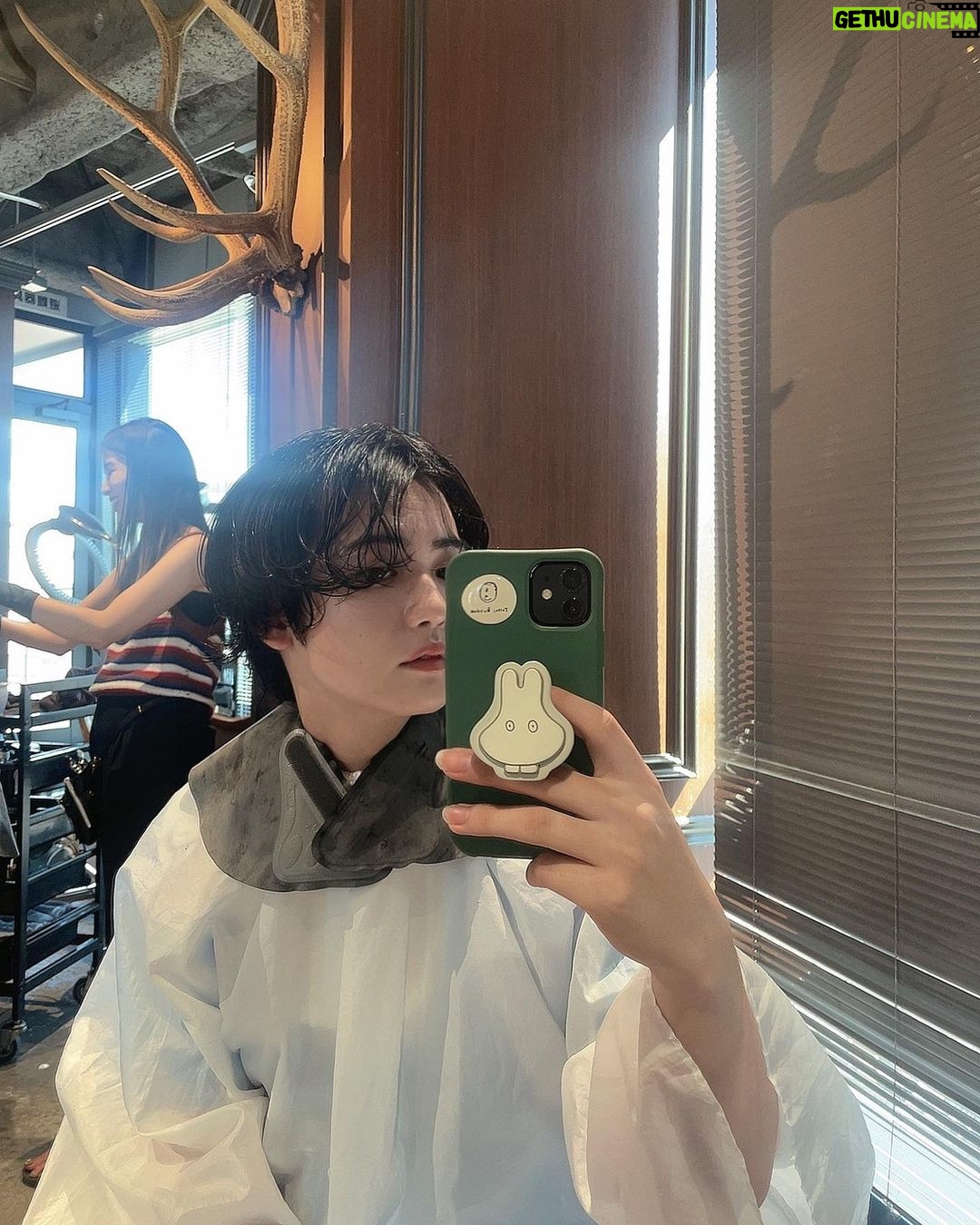 Yutaro Instagram - 8月もあっっという間に。 人生で一番アツかった楽しかった8月かも。2ヶ月間伸ばした髪の毛も役の為ばっさりと切りました。そしてポケモンスリープにハマっています。進捗はこっそりとサブアカウントにて🫰🏻 去年はずっと仕事をしてて夏感じぬまま終わってたイメージだったのだけど今年は夏をしっかりと体感した。間違いなく過去最高の汗を更新したし、悔しながら多少日焼けもしました。しっかりとお買い物も。一目惚れでしたの〜 夏嫌いってずっと言ってたけど、夏が終わるのがなんだか少しだけ寂しい。 みんなはどんな夏過ごせましたか?