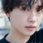 Yutaro Instagram - きちんと現実と向き合って、自分の人生をしっかり歩みたいな、生きたいなって思って少しだけ、ほんの少しだけSNSと離れ離れな生活を送ってました。 掃除したり、美術館行ったり、お花見に行ったり、友達とお泊まりしたり、久しぶりに自炊したり、映画観たり何も考えない時間作ったり。たまにはひとりでお酒飲んだり、推しグッズ袋いっぱい買ったり。 魅せたい自分と見られたくない自分。 SNSやっててこの時代に生きてる人はみんなあると思う。僕もこの仕事してたらめちゃくちゃあって。見栄の為に写真撮って、評価されたくて載せて。日々SNSの世界で魅せたい自分を作り上げてる。 じゃなくて自分自身を満たす為にしなきゃいけない事が他に沢山あるんじゃないのかなって。 便利なツールだけどある意味怖いよね、知らない所で勝手に救われて、そして簡単に殺せる。そんな身近で、どうしようにも出来ちゃうものを僕達は日々手にしていて、扱ってる。ひとりの発信者として責任感をもう一度見つめ直さなきゃならないね、大袈裟かもだけど。 さ！ここからは切り替えて！明日12時~20時で久しぶりのサントニブンノイチ大阪店出勤です。現実をしっかりと踏み締めて、来てくれるみんなとの楽しいひと時にしたいなって思ってます。今回もお洋服を一緒に選ぶ時間はないんだけど、お土産も持って来たからお買い物してくれた順に渡しちゃうね〜 なんだか長くなっちゃってごめんね。 これからもみんな変わらずよろしくねラブ〜☺️🫶🏻