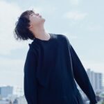 Yutaro Instagram - きちんと現実と向き合って、自分の人生をしっかり歩みたいな、生きたいなって思って少しだけ、ほんの少しだけSNSと離れ離れな生活を送ってました。 掃除したり、美術館行ったり、お花見に行ったり、友達とお泊まりしたり、久しぶりに自炊したり、映画観たり何も考えない時間作ったり。たまにはひとりでお酒飲んだり、推しグッズ袋いっぱい買ったり。 魅せたい自分と見られたくない自分。 SNSやっててこの時代に生きてる人はみんなあると思う。僕もこの仕事してたらめちゃくちゃあって。見栄の為に写真撮って、評価されたくて載せて。日々SNSの世界で魅せたい自分を作り上げてる。 じゃなくて自分自身を満たす為にしなきゃいけない事が他に沢山あるんじゃないのかなって。 便利なツールだけどある意味怖いよね、知らない所で勝手に救われて、そして簡単に殺せる。そんな身近で、どうしようにも出来ちゃうものを僕達は日々手にしていて、扱ってる。ひとりの発信者として責任感をもう一度見つめ直さなきゃならないね、大袈裟かもだけど。 さ！ここからは切り替えて！明日12時~20時で久しぶりのサントニブンノイチ大阪店出勤です。現実をしっかりと踏み締めて、来てくれるみんなとの楽しいひと時にしたいなって思ってます。今回もお洋服を一緒に選ぶ時間はないんだけど、お土産も持って来たからお買い物してくれた順に渡しちゃうね〜 なんだか長くなっちゃってごめんね。 これからもみんな変わらずよろしくねラブ〜☺️🫶🏻