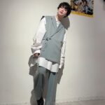 Yutaro Instagram - ドラマ『全ラ飯』 ファンブックお渡し会来てくれた皆様ありがとうございました☺️！！！ ドラマが絶賛オンエアしてる最中でこの本を皆様の元にお届けする事が出来てとても嬉しく思います。ひとりひとりとゆっくりお話しする時間も設けて貰って、ついつい僕達も笑顔が溢れる優しい言葉を沢山貰って、日本全国からだけじゃなく韓国、中国の方も足を運んでくれて。色んな場所で愛されている作品なのだなぁと改めて感じました。撮影中はタイトなスケジュールで慣れない料理シーンも多々あったけど、早起きして現場に行くのが毎日楽しみで、キャストスタッフに会えるのが嬉しくて。早く終わった日は何だか寂しくて。思い返せば愛おしい時間で溢れてました。 この本にも沢山の愛が詰まってるので見ている中でも、見終わった後でも楽しめる一冊になっていると自信を持って言えます。写真、インタビュー、そして本編に出てくるレシピ共に盛りに盛り沢山なので是非何度でも見返して貰える本になりますように。 来週、本編もいよいよ最終回。 颯太と真尋はどういう結末を迎えるのか、 どうぞお見逃しなく。 三木真尋役 ゆうたろう stylist @knt11st hair make @ryo1911