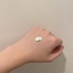 Yutaro Instagram - 僕も大好きで普段から使っていたN organicから新発売したUVプロテクターを実際に何週間か使ってみた、の巻。 手に乗せると少し硬めなテクスチャーなんだけど肌に広げた瞬間すーっと馴染んでくれる。ベタつかないからいろんなファンデーションとの相性も良かったし、これからの季節のベースメイクにぴったり。SPF値もSPF50+/PA++++と最高値で、保湿もしっかりできて使えるアイテム🥹🫶🏻 #Norganic #Nオーガニック #ビタミンCセラムUV #日焼け止め #supportedbynorganic