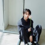 Yutaro Instagram - 2023.06.03 無事に25歳に成る事が出来ました。 幾つ歳を重ねても変わらず、いつも側に居てくれるみんなのお陰で生きられてる事を忘れずに、いつも貰って、甘えてばっかりを返せる人間になれる様に。役者で在る自分も、ショップ店員で在る自分も、いつか消える儚い炎だとしても、様々な形でずっとずっと灯っていたいです。 今年は『程々に、適当に』 決してマイナスな意味ではなく自分を守る為に。僕は僕なりの頑張り方で。等身大で居る事を心掛けます💐 なんだか固くなっちゃったけど引き続き仲良くしてね、いつもありがとう。ちゅ