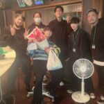 Yutaro Instagram - #ゆうたろう夜更かし 2020年の4月から丸3年間。 先程の生放送で遂にゆうたろう夜更かしラジオ最終回を迎えました。 俺卒業したぞー！！！！ぴゃー☺️！！！！！！！！！ 正直実感は無くて、明日からひしひしと感じるんだろうなぁ、無事生放送中は泣かなかったけど帰ったらひとりでめそめそ泣いてるかも。後にも先にもこんなに未練タラタラの現場は初めてです！ 始めた頃は半年間の予定だったのが3年間も続ける事が出来たのは愛を持って接してくれるスタッフチーム、そして毎週欠かさず聴いてくれてたみんなのお陰です。本当に本当にありがとう。来週の火曜日までは何度でも聴いてください。僕も絶対聴いちゃう。 では、またどこかで一緒に夜更かししようね。おやすみっ。
