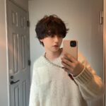 Yutaro Instagram - 〜最近の私服〜 春は淡い色沢山着たくなるよね、みんなは何色着たくなる？ 気づいてた人は気づいてたと思いますがスマホケースを @topologie.jp に変えました。服とか気分によって付け替えたり、移動が多い日は無くさないように紐付けたりするの楽しくていいよね〜僕は薄ピンクと深い緑にしたヨ🐸🌸 #topologie
