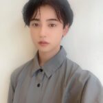 Yutaro Instagram - 僕も大好きで普段から使っていたN organicから新発売したUVプロテクターを実際に何週間か使ってみた、の巻。 手に乗せると少し硬めなテクスチャーなんだけど肌に広げた瞬間すーっと馴染んでくれる。ベタつかないからいろんなファンデーションとの相性も良かったし、これからの季節のベースメイクにぴったり。SPF値もSPF50+/PA++++と最高値で、保湿もしっかりできて使えるアイテム🥹🫶🏻 #Norganic #Nオーガニック #ビタミンCセラムUV #日焼け止め #supportedbynorganic