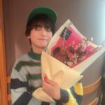 Yutaro Instagram - #ゆうたろう夜更かし 2020年の4月から丸3年間。 先程の生放送で遂にゆうたろう夜更かしラジオ最終回を迎えました。 俺卒業したぞー！！！！ぴゃー☺️！！！！！！！！！ 正直実感は無くて、明日からひしひしと感じるんだろうなぁ、無事生放送中は泣かなかったけど帰ったらひとりでめそめそ泣いてるかも。後にも先にもこんなに未練タラタラの現場は初めてです！ 始めた頃は半年間の予定だったのが3年間も続ける事が出来たのは愛を持って接してくれるスタッフチーム、そして毎週欠かさず聴いてくれてたみんなのお陰です。本当に本当にありがとう。来週の火曜日までは何度でも聴いてください。僕も絶対聴いちゃう。 では、またどこかで一緒に夜更かししようね。おやすみっ。