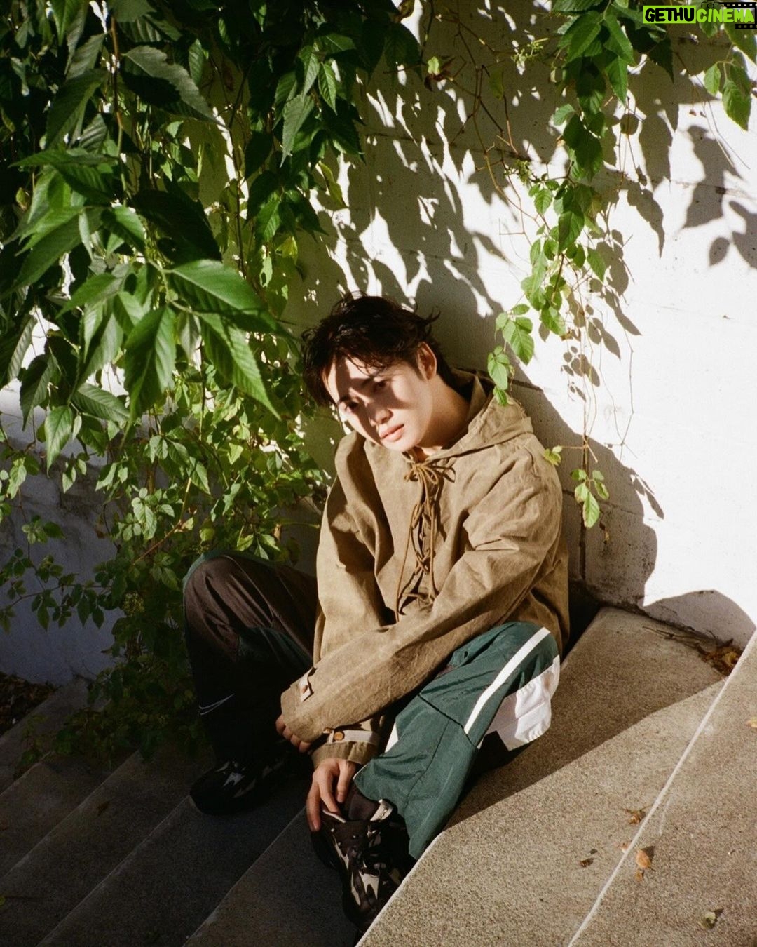 Yutaro Instagram - 非常に拡散希望です。 365日日めくりカレンダー 『ゆうたろうってゆったろうって』 365日分のスタイリングを絶賛撮影中なのです…!死に者狂いで…本日も40コーデ撮影してきました!偉い!ゆうたろう偉い! そして今回ですが、スタイリストの杉浦さんと初めての試みで クラウドファンディングで制作する事になりました!拍手! そしてそして今月末までにもし目標額に到達しないと販売が実現しないのです…故に皆様のお力を是非にお貸しください…額によって様々な特典プランも用意しておりますので皆様何卒…🙏🏻🙇🏻🫶🏻💭 URLはストーリーにも載せてます! 皆様絶対一回は飛んでください!!! 今年初めてで最大のお願いでございます! よろしくお願いします🙇🏻♂️🙇🏻🙇🏻♀️!!!! readyfor.jp/projects/yutar…