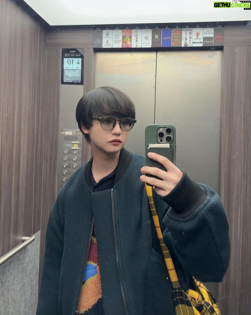 Yutaro Instagram - 鏡あるエレベーターひとりで乗ると撮っちゃう。急に止まって扉開くと鬼焦る。 と共に最近の私服です🦛🐊🦕