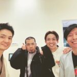 Yuzuru Kawai Instagram - 明日20時頃からアインシュタイン河井のYouTube『プレハブチャンネル』で生配信しますので、もし宜しければお酒片手にご覧下さい🍺 先日同期だらけでの収録終わりバッタリ同期の笑利に会いました。 落語めちゃくちゃ面白いし、すげぇ刺激でした。 こんなに誰もうまいこと笑えてない写真あるんか、と思いましたが、一応全員が今出来る一番ええ顔で撮りました。