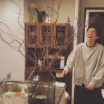 Yuzuru Kawai Instagram - 生配信ご覧頂いた皆さんありがとうございました！おかんに新年の挨拶もようやく皆さんのお陰で出来ました笑 今日のアーカイブは日曜日の21時にアップさせて頂きますので是非☺️ 今日ルームツアーも撮りましたので近々アップさせて頂きます🤣 #おかん #電話切るタイミング