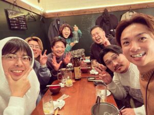 Yuzuru Kawai Instagram - 昨日は上方漫才協会大賞終わり東京後輩ちゃん達と飲ませてもらいました🍻

大阪同様みんなナイスガイ&オモシローです。
最高の夜にしてもらいました☺️
ありがとう。

今日はまた別の最高の夜が待ってる。
楽しみぃ〜🤣