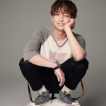 Yuzuru Kawai Instagram - 今日で42歳になりました。 本家物理学者のアインシュタインは42歳でノーベル賞を受賞したそうです。 人様から何か賞をもらうようなタイプではありませんが、自分らしくコツコツ地道にやっていこうと思います。 毎年児童養護施設の皆さんに寄附をさせて頂いてるのですが、今年は色んなご縁がありましてチャリティーのTシャツを作って頂きました。収益の全額を寄附させて頂きますので、もし宜しければサイトの方ご覧下さい☺️ 受付期間がございますので、結果はまた追ってSNSできちんとご報告させて頂きます！ これから一年また自分に何が出来るかをしっかり考えて行動していきたいと思います。 いつもこんな僕に関わって下さる皆さんに心から本当に感謝してます！！ 42歳も頑張ります！！！ 、、、、、、、、、、、、、、、、、、、、、、、、、、、、、、てか42歳えぐぅ！！！歳とんの早ー！！！！！！！！ 今回の詳細に関するURLです👇 https://massimo-official-store.com/charity_2022 商品の注文サイトです👇 https://massimo-official-store.com/products/dandelion1/wh もし検索しにくい場合は『マッシモ　堀江』で検索してみて下さい😉