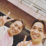 Yuzuru Kawai Instagram - まさかの同期でした。 初めてロケを一緒にしましたが、彼がスーパースターである所以、みんなに愛されるのが分かりました。 そして、むちゃくちゃ笑いました。 近々放送なのでまた告知します☺️