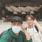 Yuzuru Kawai Instagram - 今日は朝6時にホテルを出て川原と出雲大社にお参りしてきました。 神様の前でするポーズとしては合ってるのか不安でしたが、2人で真面目にお参りしました。 少しでもみんなが平和に暮らせますように、と願いながら自分もそんな事を思う歳になったかと、しみじみ思いました。 大阪に帰って劇場の出番と今ちゃんの実はの最後の収録でした。今ちゃんの実は、はレギュラーにならせて頂いて2年半と短い間でしたが、レギュラーにならせてもらって本当に嬉しかったです。尊敬する先輩方の中で最後の最後まで緊張しっぱなしでした。今まで番組をご覧頂いた皆さん、そして、スタッフさん、先輩方に感謝しかないです。 またこんな面白い番組に携わらせて頂けるよう頑張りたいと思います。