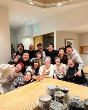 Yuzuru Kawai Instagram - 皆さんの心身が共に健康であることを心から祈ってます。

自分もそうあれる様に今年も一日一日コツコツとやっていこうと思います。

毎年みんなで楽しくご飯食べれるように頑張ります🔥

明日21時プレハブチャンネルの動画アップしますので、宜しければご覧ください☺️✨