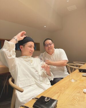 Yuzuru Kawai Instagram - 毎日毎日笑とる場合か。

しっかりせぇ。

ヘラヘラすな。

明々後日5月31日有楽町で一人のトークライブございます。

配信チケットもございます。

追い詰められて見事に笑ってない様子を是非観てみてください。