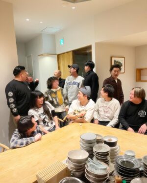 Yuzuru Kawai Instagram - 皆さんの心身が共に健康であることを心から祈ってます。

自分もそうあれる様に今年も一日一日コツコツとやっていこうと思います。

毎年みんなで楽しくご飯食べれるように頑張ります🔥

明日21時プレハブチャンネルの動画アップしますので、宜しければご覧ください☺️✨