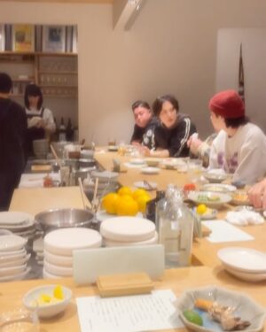 Yuzuru Kawai Instagram - 皆さんの心身が共に健康であることを心から祈ってます。

自分もそうあれる様に今年も一日一日コツコツとやっていこうと思います。

毎年みんなで楽しくご飯食べれるように頑張ります🔥

明日21時プレハブチャンネルの動画アップしますので、宜しければご覧ください☺️✨