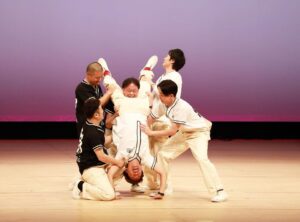 Yuzuru Kawai Instagram - アキナ牛シュタインin東京
お越し頂いた皆さん、配信で観て下さった皆さん、ありがとうございました✨

めちゃくちゃ笑いました。

とりあえず山名の『別班はお前だ。(バキューン)』の後の顔、もう一回配信で早く確認したい。

配信は延長になってますので、是非是非！！！
オンラインのグッズ販売もまた告知させて頂きます✨