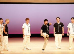 Yuzuru Kawai Instagram - アキナ牛シュタインin東京
お越し頂いた皆さん、配信で観て下さった皆さん、ありがとうございました✨

めちゃくちゃ笑いました。

とりあえず山名の『別班はお前だ。(バキューン)』の後の顔、もう一回配信で早く確認したい。

配信は延長になってますので、是非是非！！！
オンラインのグッズ販売もまた告知させて頂きます✨
