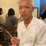 Yuzuru Kawai Instagram – 福岡単独ライブお越し頂いた皆さん、ありがとうございました！！！

めちゃくちゃ楽しかったです。
盛り上げてくれたゲスト、そしてお客さんにも感謝です！

福岡ではモツもうどんもラーメンも魚も食べたいけど、淀水二行さんの鴨しゃぶがやっぱり最高です。みんな食べるのに必死過ぎて写真撮るの忘れてました。

次は北海道！チケットは有難い事に完売してますが、また当日券が数枚だけではございますが出るかもなのでその際は告知します！！

今井は箸を3回、けん玉2回、トング1回落としてました。
