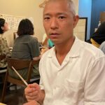 Yuzuru Kawai Instagram - 福岡単独ライブお越し頂いた皆さん、ありがとうございました！！！ めちゃくちゃ楽しかったです。 盛り上げてくれたゲスト、そしてお客さんにも感謝です！ 福岡ではモツもうどんもラーメンも魚も食べたいけど、淀水二行さんの鴨しゃぶがやっぱり最高です。みんな食べるのに必死過ぎて写真撮るの忘れてました。 次は北海道！チケットは有難い事に完売してますが、また当日券が数枚だけではございますが出るかもなのでその際は告知します！！ 今井は箸を3回、けん玉2回、トング1回落としてました。